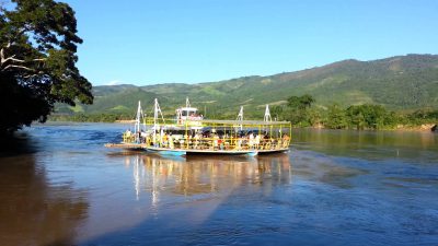 cruzando-huallaga-laguna-azul-tour